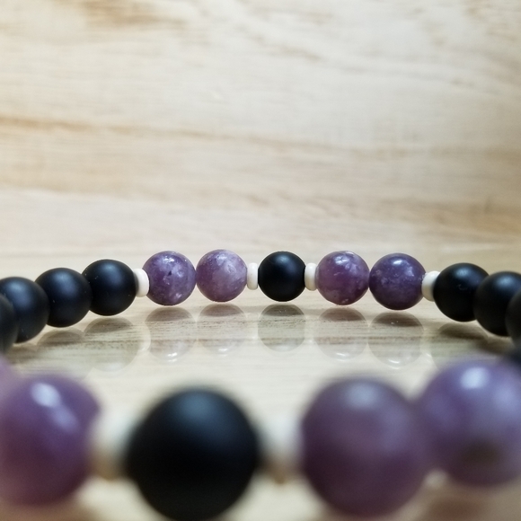Lepidolite & Black Onyx Stretch Bracelet - Picture 4 of 7